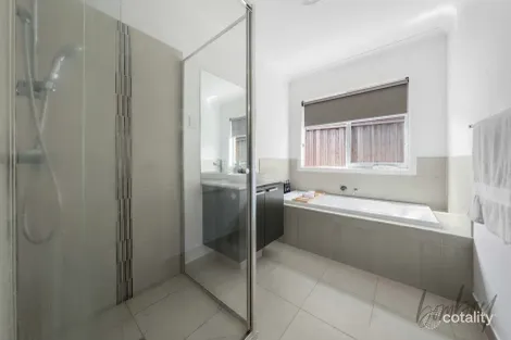 Property photo of 11 Playfields Place Wollert VIC 3750