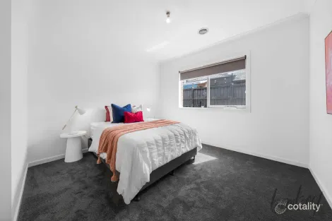 Property photo of 11 Playfields Place Wollert VIC 3750