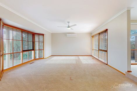 Property photo of 13 Salignus Court Narre Warren VIC 3805