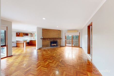 Property photo of 13 Salignus Court Narre Warren VIC 3805