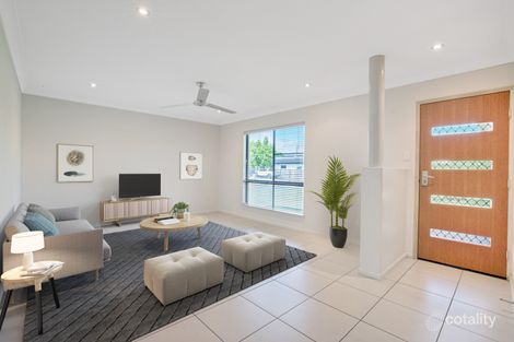 Property photo of 11 Woden Crescent Ooralea QLD 4740