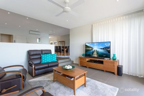 Property photo of 7 Lakefront Crescent Varsity Lakes QLD 4227
