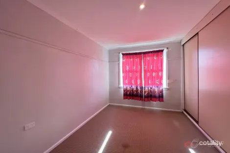 Property photo of 15 Spooner Avenue Mount Austin NSW 2650