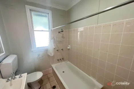 Property photo of 15 Spooner Avenue Mount Austin NSW 2650