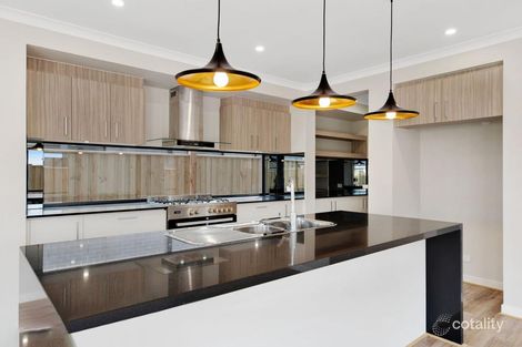 Property photo of 28 Montmarte Drive Truganina VIC 3029