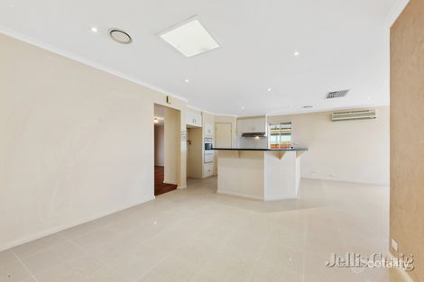 Property photo of 92 Manning Clark Road Mill Park VIC 3082