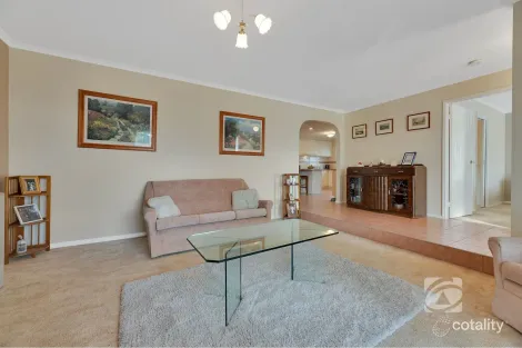 Property photo of 4 Garden Court Berwick VIC 3806