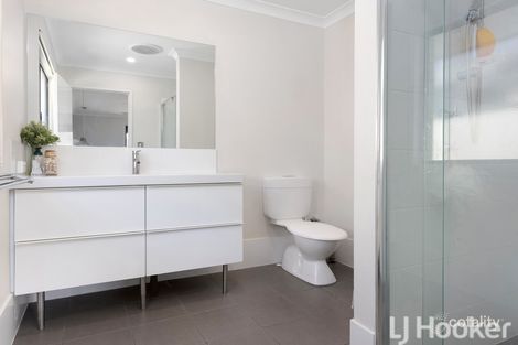 Property photo of 99 Pebble Beach Boulevard Meadow Springs WA 6210