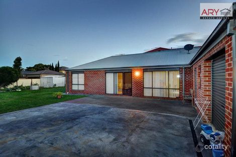 Property photo of 3 Edgewater Circuit Cairnlea VIC 3023