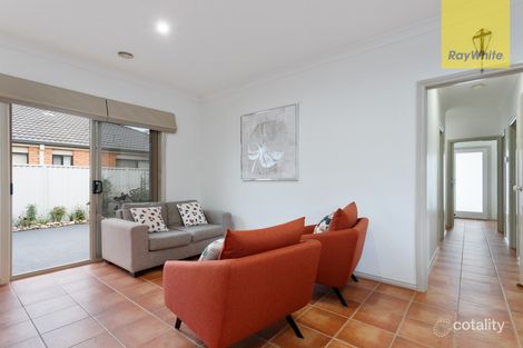 Property photo of 19 Yendon Close Caroline Springs VIC 3023