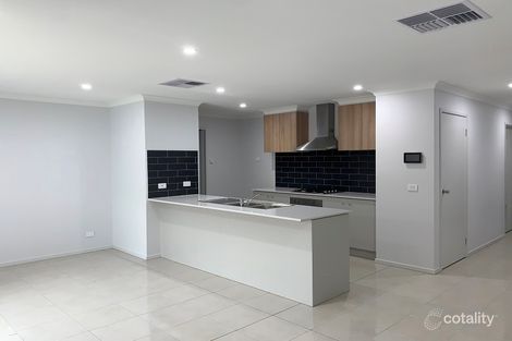 Property photo of 5 Moorabool Grove Wollert VIC 3750