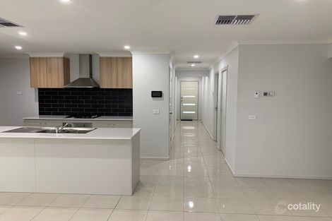 Property photo of 5 Moorabool Grove Wollert VIC 3750