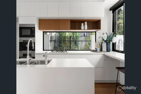Property photo of 1/33 Parkside Circuit Hamilton QLD 4007