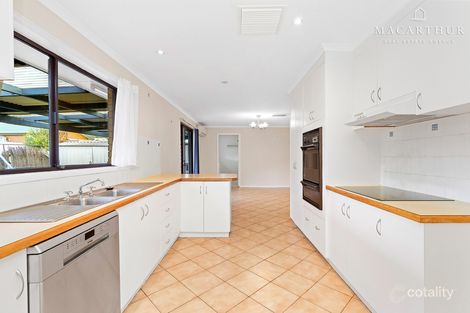 Property photo of 15 Matheson Place Estella NSW 2650