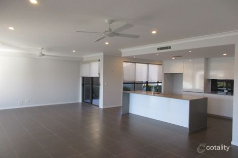 Property photo of 30 Harbourvue Court Helensvale QLD 4212