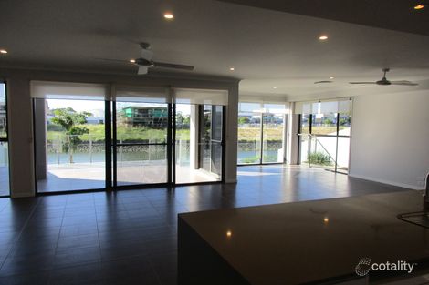 Property photo of 30 Harbourvue Court Helensvale QLD 4212