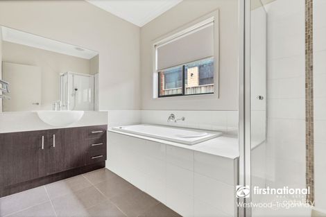Property photo of 30 Ceratta Crescent Tarneit VIC 3029