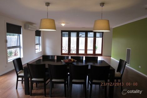 Property photo of 32 Macadamia Grove Werribee VIC 3030