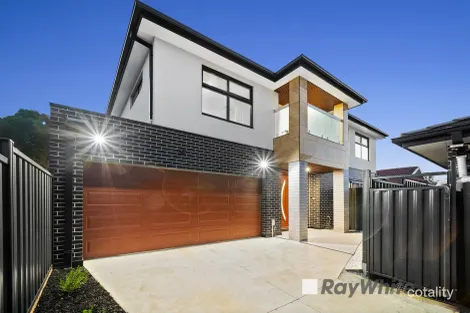 2/19 REBECCA ST, DOVETON, VIC 3177