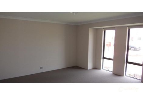 Property photo of 3 Featherleaf Elbow Banksia Grove WA 6031