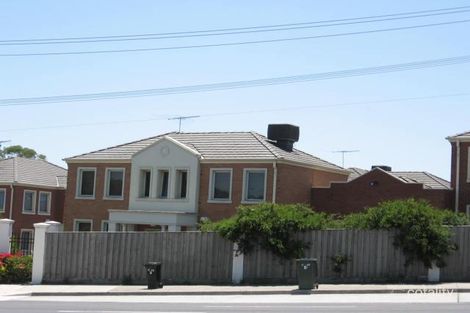 Property photo of 17/413-415 Doncaster Road Doncaster VIC 3108
