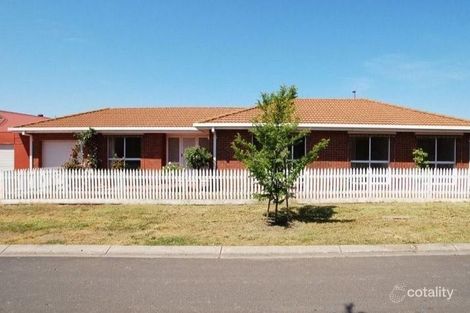 Property photo of 8 Pinnock Avenue Roxburgh Park VIC 3064