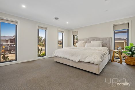 Property photo of 1 Marble Drive Cobblebank VIC 3338