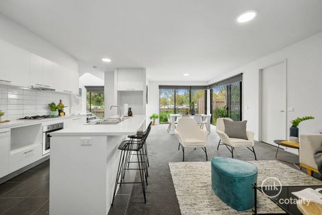 Property photo of 2 Bathurst Lane Doreen VIC 3754