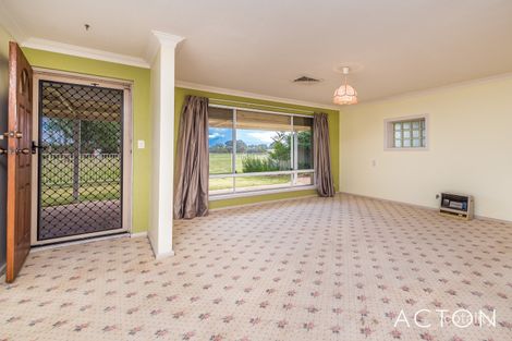 Property photo of 11 Downing Crescent Wanneroo WA 6065