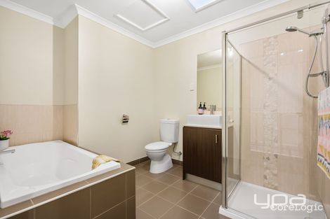 Property photo of 10 Kensington Street Caroline Springs VIC 3023