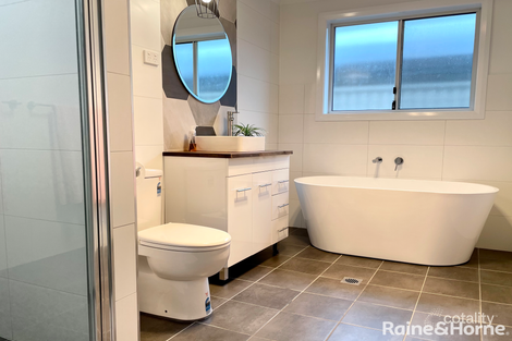 Property photo of 14 Basalt Way Kelso NSW 2795