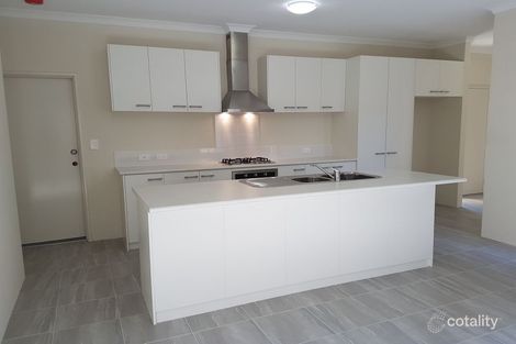 Property photo of 1/11 Yewers Drive Champion Lakes WA 6111