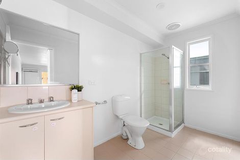 Property photo of 10/162 Stockmans Way Kensington VIC 3031