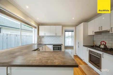 Property photo of 17 Curlew Close Melton VIC 3337