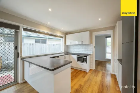 Property photo of 17 Curlew Close Melton VIC 3337