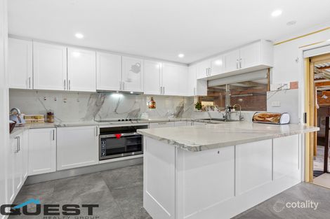 Property photo of 8 Hovea Place Macquarie Fields NSW 2564