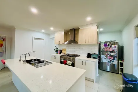 Property photo of 11 Murray Road Thornhill Park VIC 3335