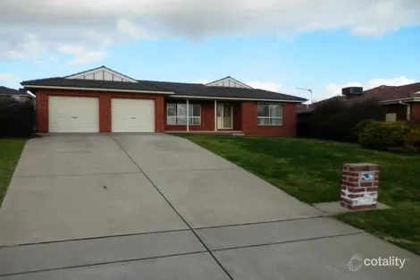Property photo of 22 Yarrawah Crescent Bourkelands NSW 2650