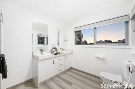 Property photo of 44 Arroyo Place Caroline Springs VIC 3023