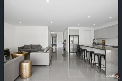 Property photo of 9 Jurien Crescent Varsity Lakes QLD 4227