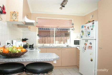 Property photo of 1 St Andrews Close Carrum Downs VIC 3201