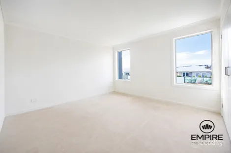 Property photo of 18 Twynam Road Clyde North VIC 3978