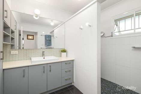 Property photo of 18 Newcastle Street Fairfield QLD 4103