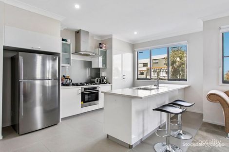 Property photo of 9/10 Mickleham Drive Cranbourne North VIC 3977