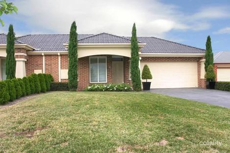 Property photo of 19 John Fisher Drive Berwick VIC 3806