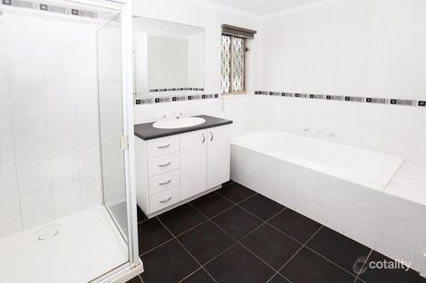 Property photo of 15 Corona Place Roxburgh Park VIC 3064