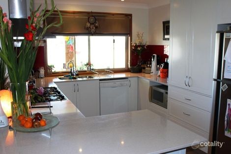 Property photo of 2 Tahara Crescent Estella NSW 2650