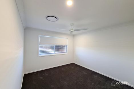 Property photo of 2/13 St Andrews Way Fletcher NSW 2287