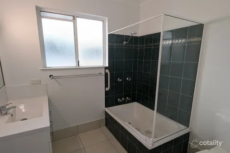 Property photo of 3/16-18 Springfield Crescent Manoora QLD 4870