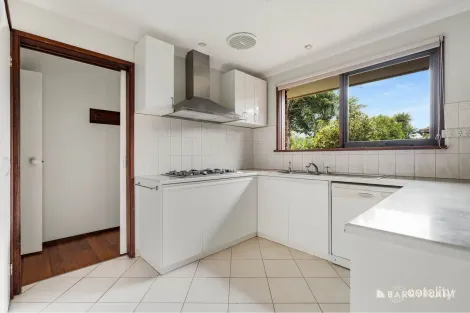 Property photo of 40 Dunbarton Drive Pakenham VIC 3810